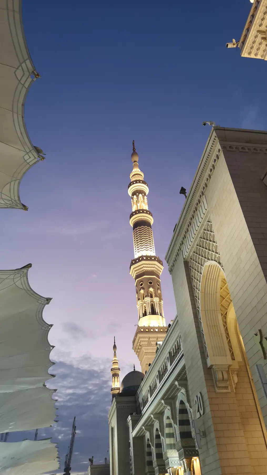Pèlerin devant la Kaaba